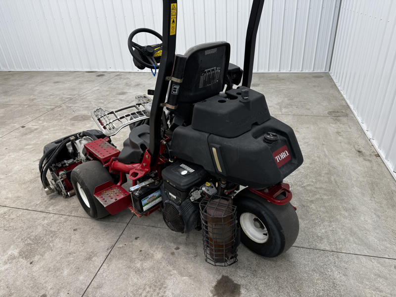 Toro-Greensmaster-Triflex-3300-Gas-2WD-Greensmower-6-800×600-1