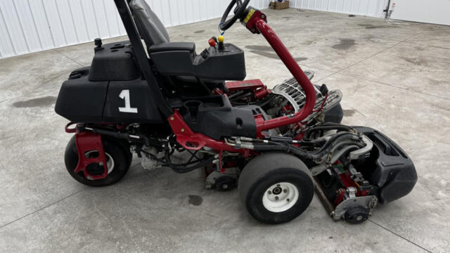 Toro-Greensmaster-Triflex-3300-Gas-2WD-Greensmower-7-800×600-1