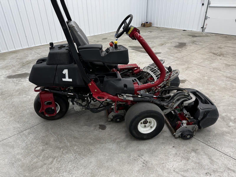 Toro-Greensmaster-Triflex-3300-Gas-2WD-Greensmower-7-800×600-1