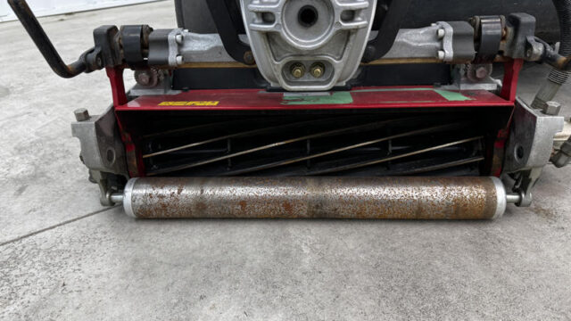 Toro-Greensmaster-Triflex-3300-Gas-2WD-Greensmower-9-800×600-1