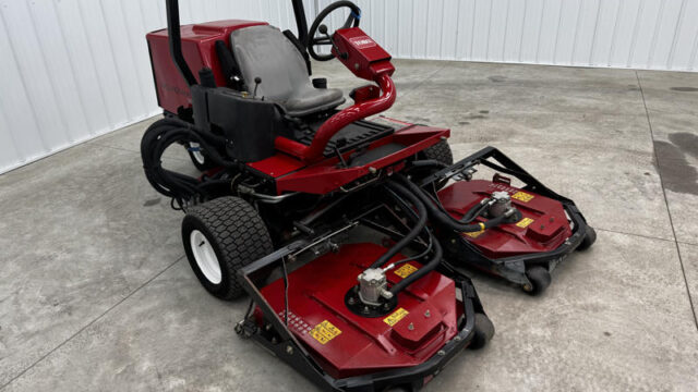 Toro-Groundsmaster-3500-Diesel-3WD-Contouring-Mower-8-800×600-1