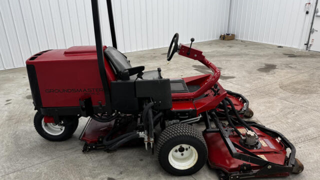 Toro-Groundsmaster-3505-Diesel-2WD-Contouring-Rotary-Mower-2-800×600-1-1