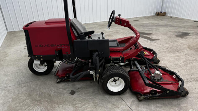 Toro-Groundsmaster-3505-Diesel-2WD-Contouring-Rotary-Mower-2-800×600-1