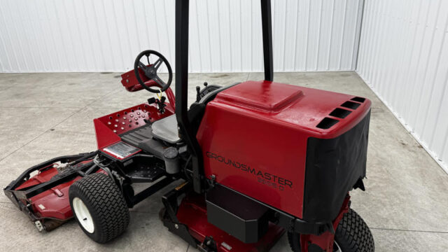 Toro-Groundsmaster-3505-Diesel-2WD-Contouring-Rotary-Mower-3-800×600-1-1
