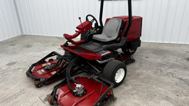 Toro-Groundsmaster-3505-Diesel-2WD-Contouring-Rotary-Mower-5-800×600-1-1