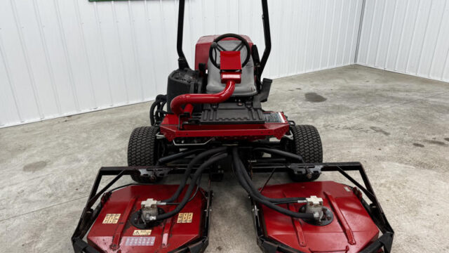 Toro-Groundsmaster-3505-Diesel-2WD-Contouring-Rotary-Mower-6-800×600-1-1