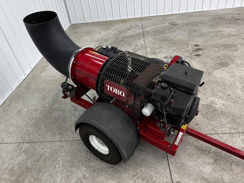 Toro-Pro-Force-Pull-Behind-Debris-Blower-1-800×600-1-1