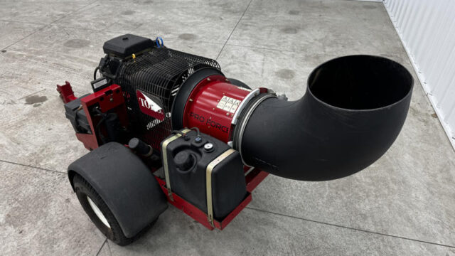 Toro-Pro-Force-Pull-Behind-Debris-Blower-3-800×600-1