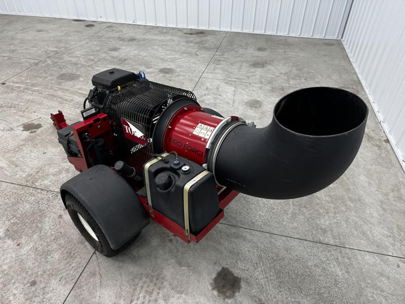 Toro-Pro-Force-Pull-Behind-Debris-Blower-3-800×600-1