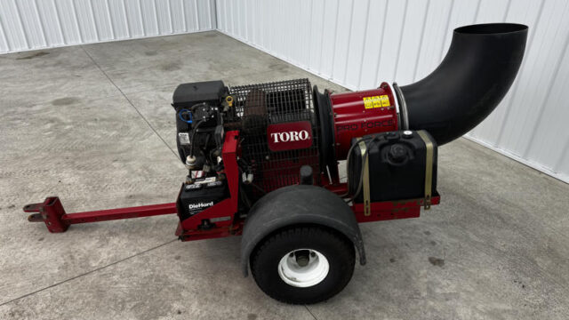 Toro-Pro-Force-Pull-Behind-Debris-Blower-4-800×600-1-1