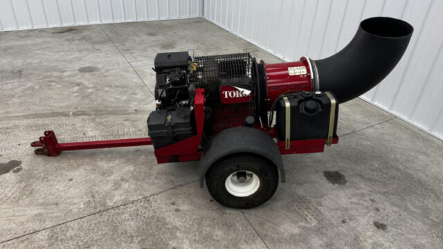 Toro-Pro-Force-Pull-Behind-Debris-Blower-4-800×600-1