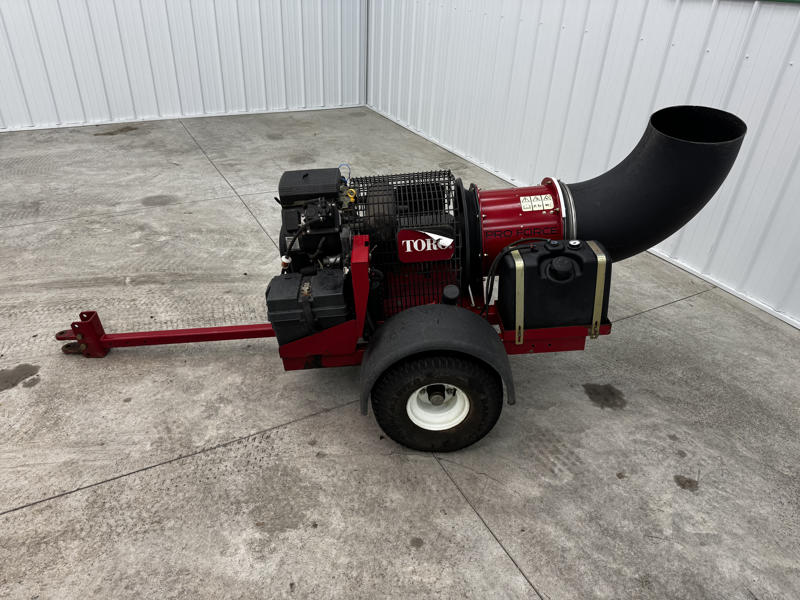 Toro-Pro-Force-Pull-Behind-Debris-Blower-4-800×600-1