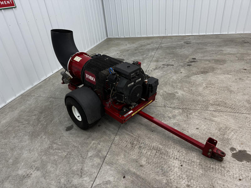 Toro-Pro-Force-Pull-Behind-Debris-Blower-5-800×600-1