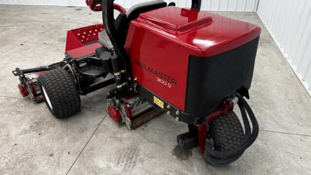 Toro-Reelmaster-3100-Diesel-3WD-Sidewinder-Triplex-Mower-6-800×600-1