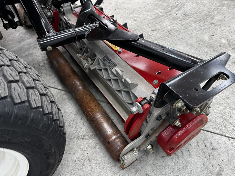 Toro-Reelmaster-3100-Diesel-3WD-Sidewinder-Triplex-Mower-8-800×600-1