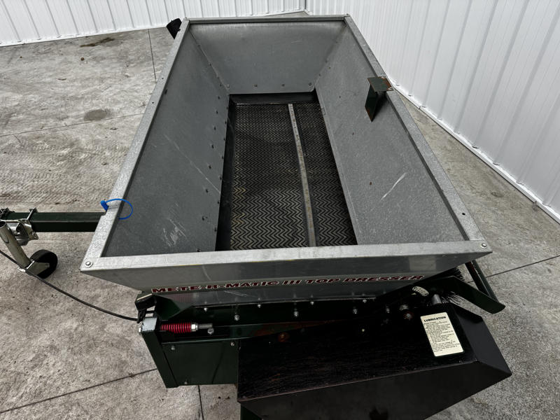 Turfco-Metermatic-III-Pull-Behind-Top-Dresser-4-800×600-1