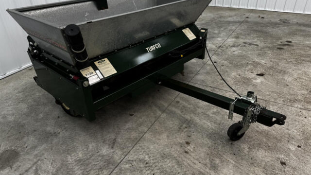 Turfco-Metermatic-III-Pull-Behind-Top-Dresser-6-800×600-1