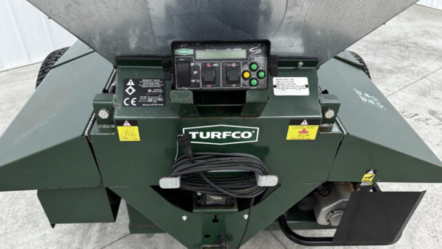Turfco-Widespin-1540-Pull-Behind-Top-Dresser-1-800×600-1