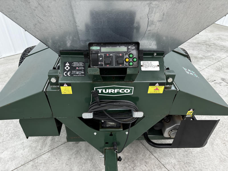 Turfco-Widespin-1540-Pull-Behind-Top-Dresser-1-800×600-1