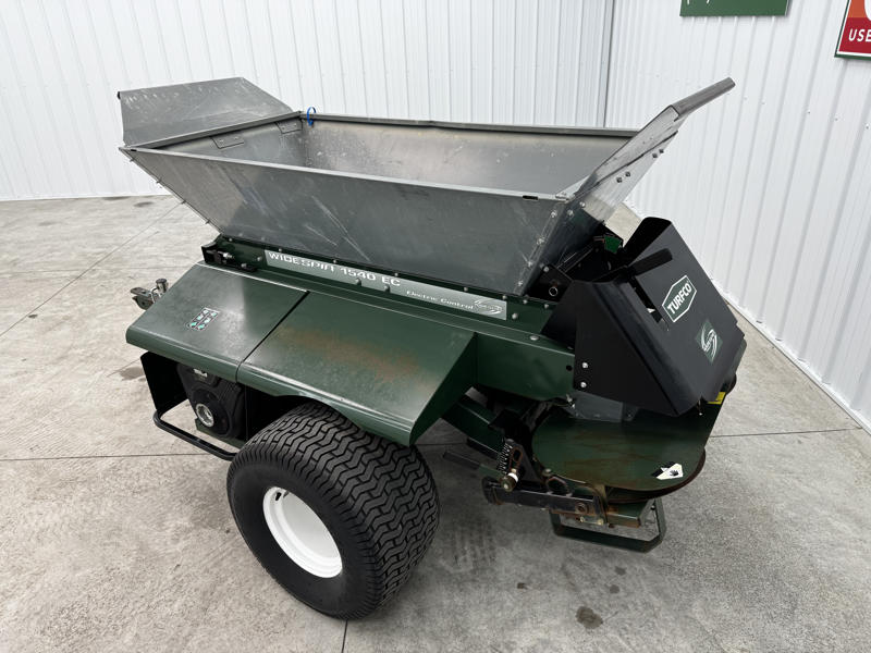 Turfco-Widespin-1540-Pull-Behind-Top-Dresser-4-800×600-1