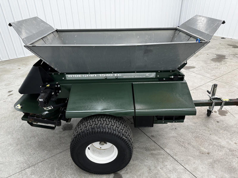 Turfco-Widespin-1540-Pull-Behind-Top-Dresser-5-800×600-1