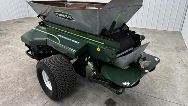 Turfco-Widespin-1550-Pull-Behind-Top-Dresser-6-800×600-1