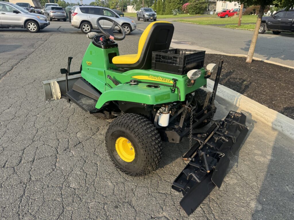 4883