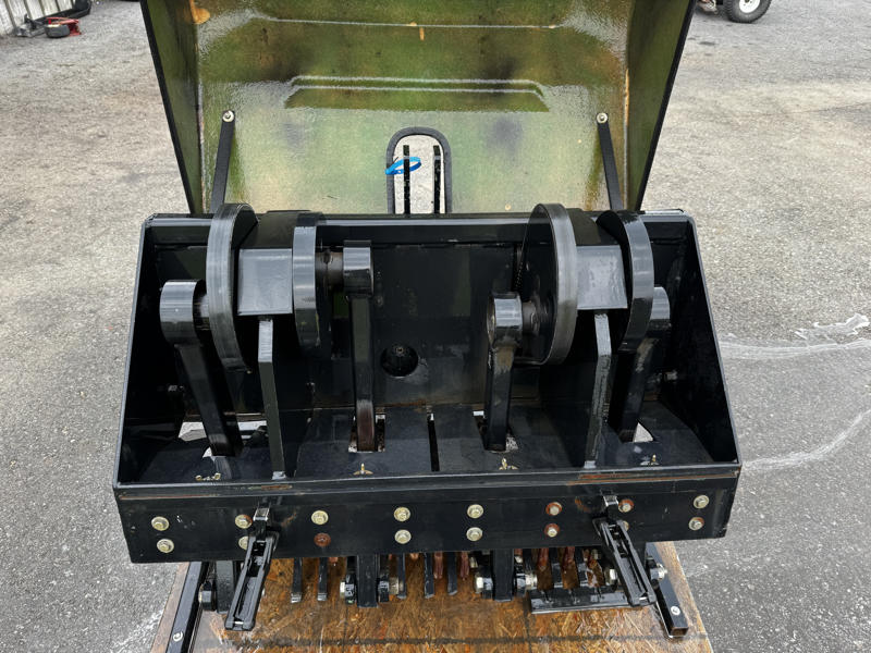 John-Deere-Aercore-1000-Tractor-Mounted-PTO-Driven-Aerator-6-800×600-1