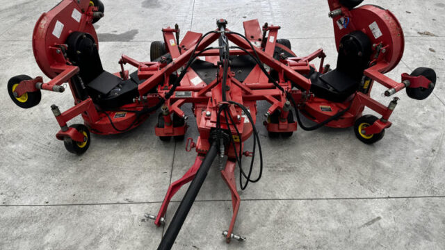 Lastec-721XR-Pull-Behind-Articulating-7-Deck-Pull-Behind-PTO-Driven-Mower-5-800×600-1