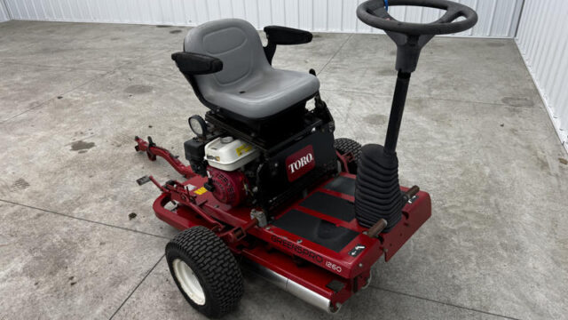 Toro-GreensPro-1260-Greens-Roller-2-800×600-1