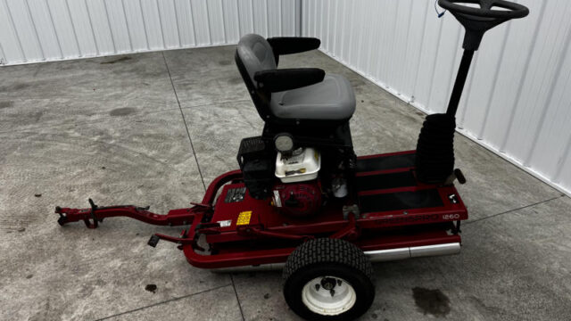 Toro-GreensPro-1260-Greens-Roller-3-800×600-1