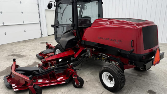 Toro-Groundsmaster-5910-Diesel-4WD-Climate-Controlled-Cab-Wide-Area-Mower-4-800×600-1-2