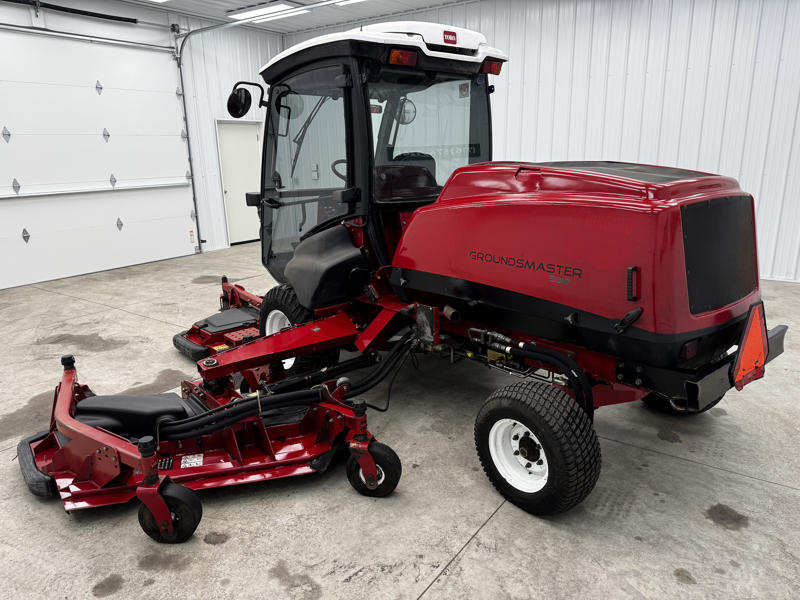 Toro-Groundsmaster-5910-Diesel-4WD-Climate-Controlled-Cab-Wide-Area-Mower-4-800×600-1-2