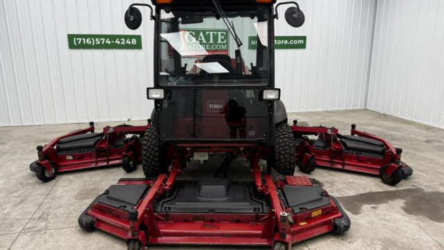 Toro-Groundsmaster-5910-Diesel-4WD-Climate-Controlled-Cab-Wide-Area-Mower-7-800×600-1-2