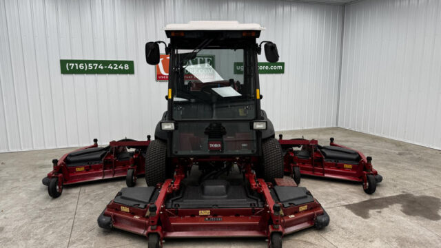 Toro-Groundsmaster-5910-Diesel-4WD-Climate-Controlled-Cab-Wide-Area-Mower-8-800×600-1-1