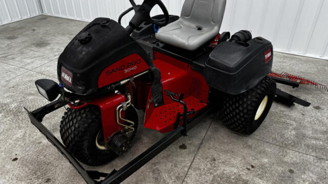 Toro-Sand-Pro-3040-3WD-Field-and-Bunker-Rake-1-800×600-1-1