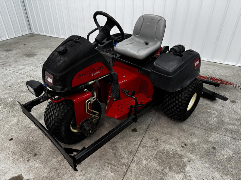 Toro-Sand-Pro-3040-3WD-Field-and-Bunker-Rake-1-800×600-1-1