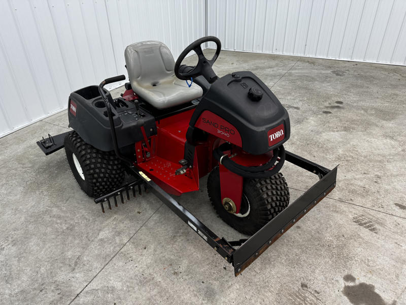 Toro-Sand-Pro-3040-3WD-Field-and-Bunker-Rake-1-800×600-1