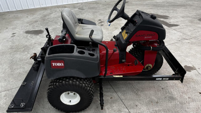Toro-Sand-Pro-3040-3WD-Field-and-Bunker-Rake-2-800×600-1