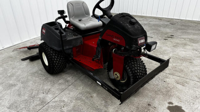 Toro-Sand-Pro-3040-3WD-Field-and-Bunker-Rake-3-800×600-1-1