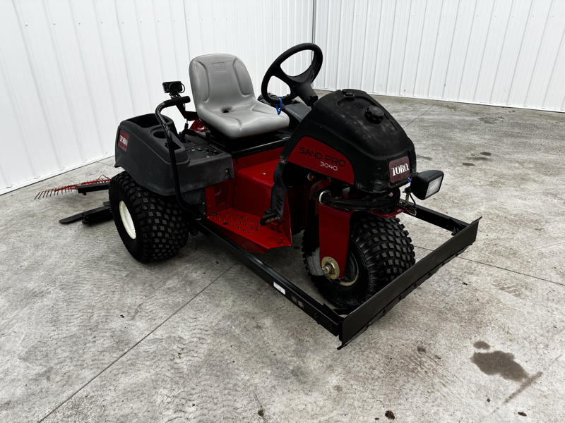 Toro-Sand-Pro-3040-3WD-Field-and-Bunker-Rake-3-800×600-1-1