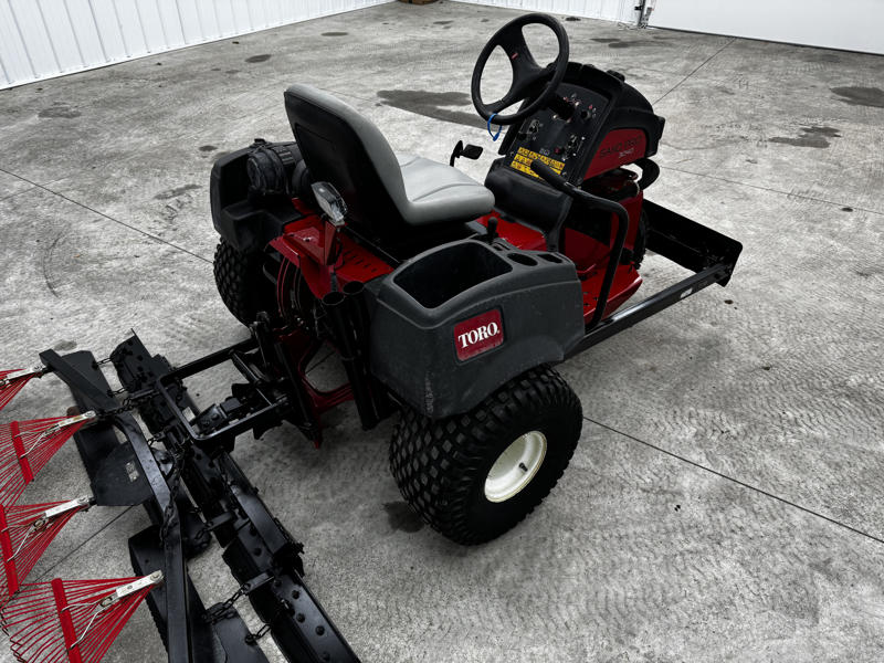 Toro-Sand-Pro-3040-3WD-Field-and-Bunker-Rake-4-800×600-1-1