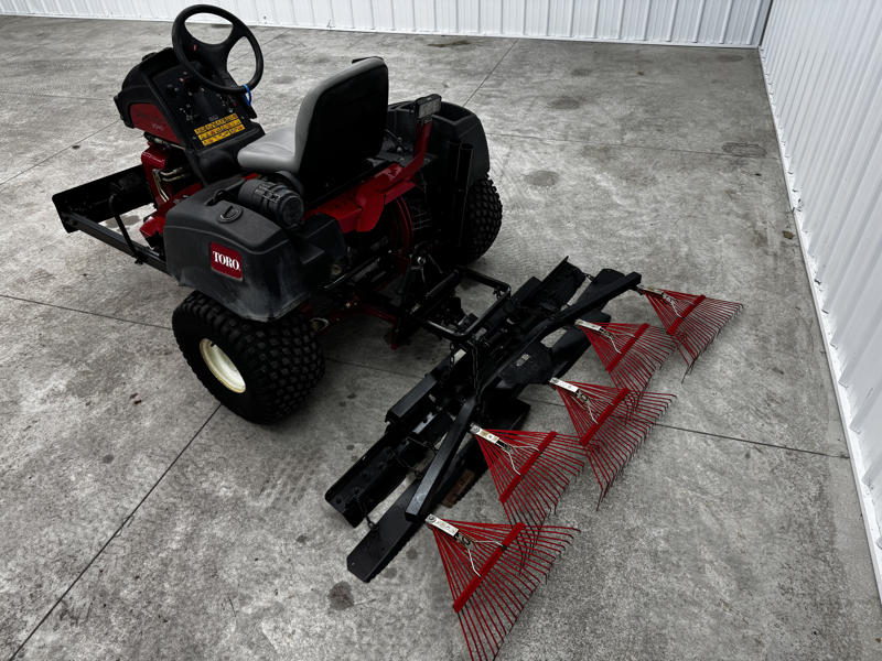 Toro-Sand-Pro-3040-3WD-Field-and-Bunker-Rake-5-800×600-1-1