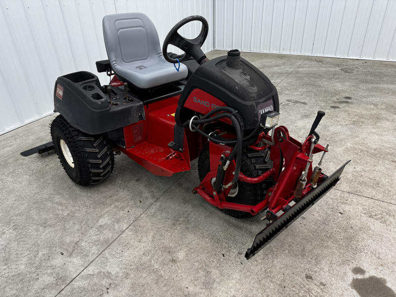 Toro-Sand-Pro-5040-3WD-Field-and-Bunker-Rake-1-800×600-1-1