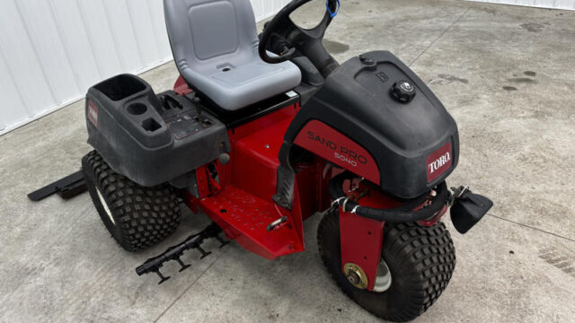 Toro-Sand-Pro-5040-3WD-Field-and-Bunker-Rake-1-800×600-1
