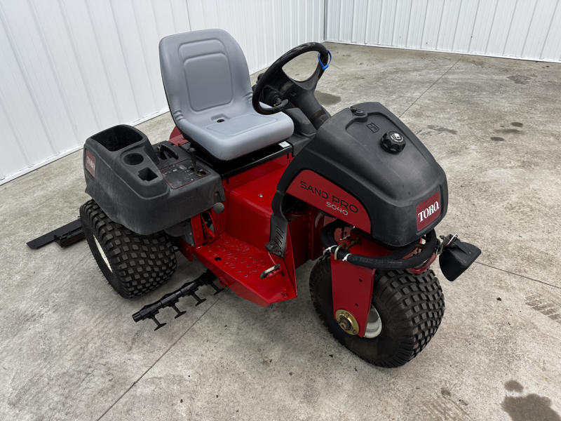 Toro-Sand-Pro-5040-3WD-Field-and-Bunker-Rake-1-800×600-1