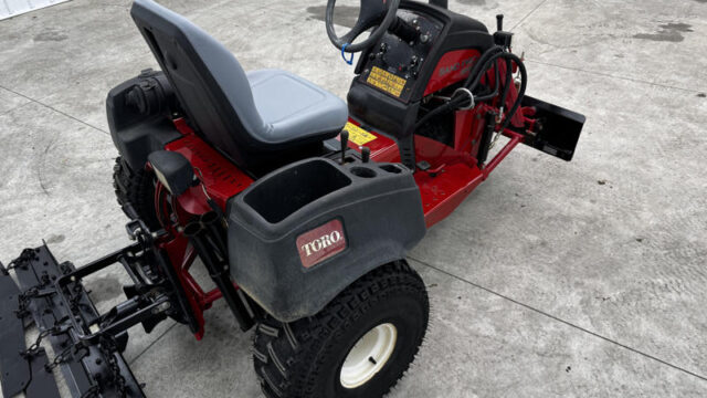 Toro-Sand-Pro-5040-3WD-Field-and-Bunker-Rake-2-800×600-1-1