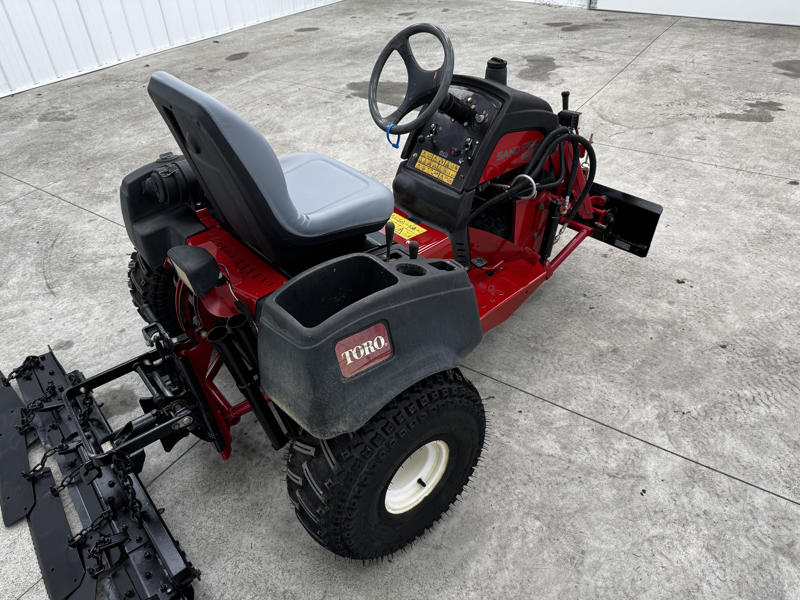 Toro-Sand-Pro-5040-3WD-Field-and-Bunker-Rake-2-800×600-1-1