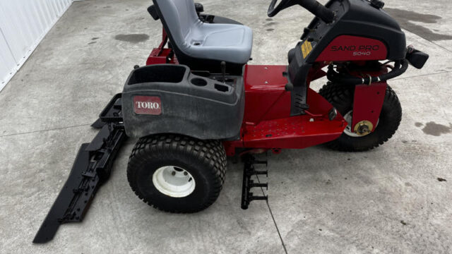 Toro-Sand-Pro-5040-3WD-Field-and-Bunker-Rake-2-800×600-1