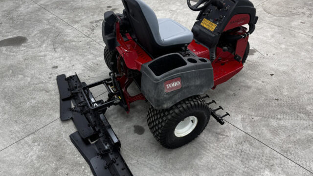 Toro-Sand-Pro-5040-3WD-Field-and-Bunker-Rake-3-800×600-1